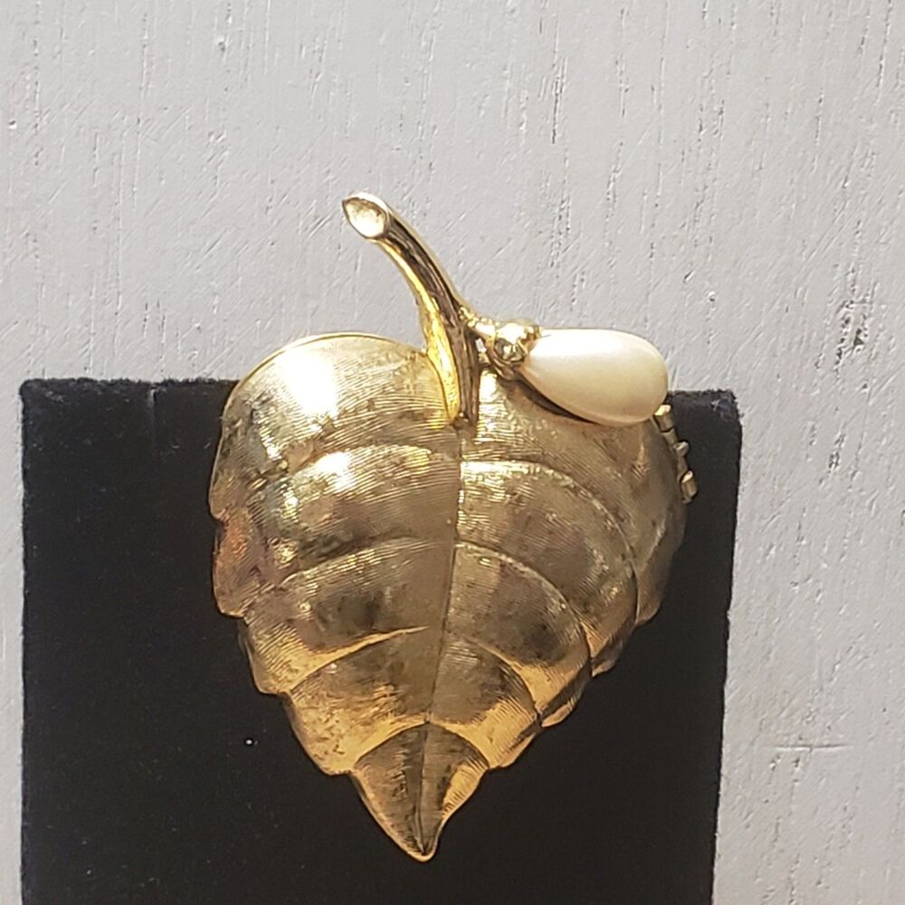 Vintage 1960s AVON Goldtone Faux Pearl On Leaf Creme Perfume Brooch (No Perfume) - Picture 6 of 16